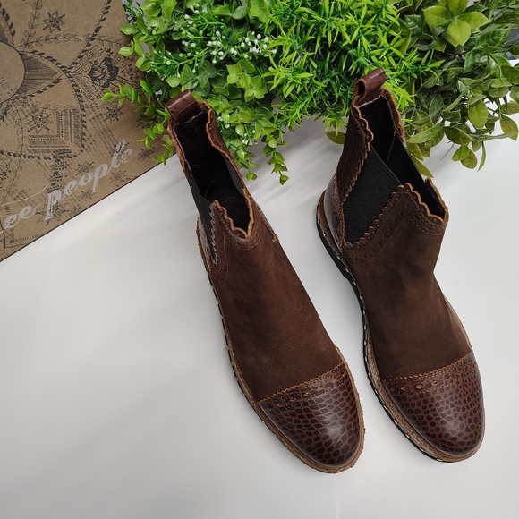 Free People Atlas Chelsea Boot - Picture 5 of 7